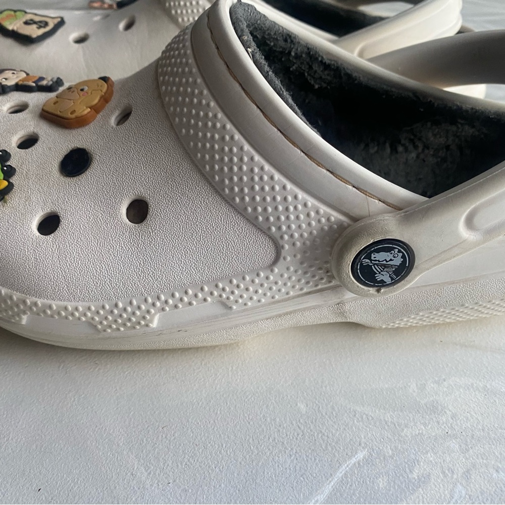 CROCS Kids White Slippers with Fun Charms - Picture 8 of 15